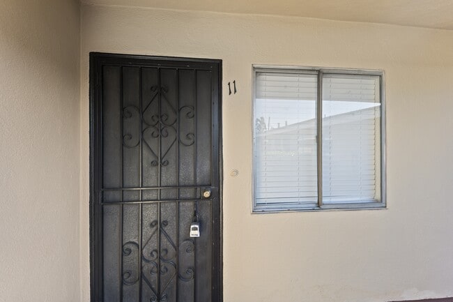 Building Photo - 940 W Gage Ave