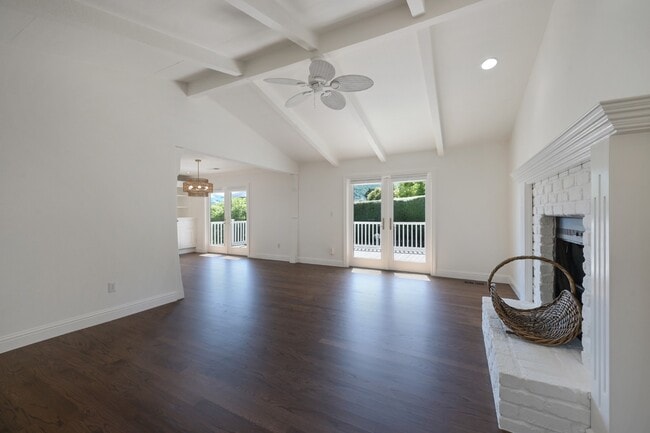 Building Photo - 5 Santa Victoria Ct