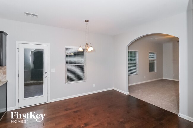 Building Photo - 555 Westridge Cir