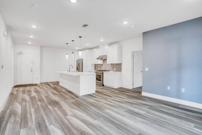 Building Photo - 3578 Rambla Pl