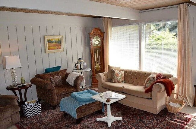 Living room - 3235 Libby Rd NE