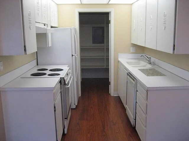 Foto del edificio - 5575 E Evergreen Blvd