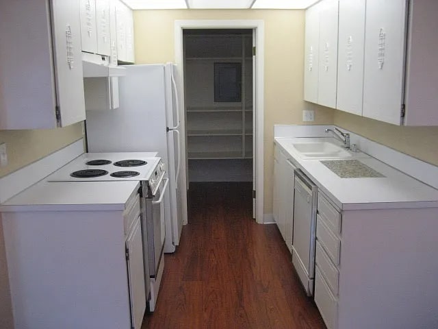 Building Photo - 5575 E Evergreen Blvd