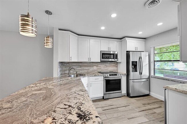 Foto del edificio - 21699 Cypress Rd