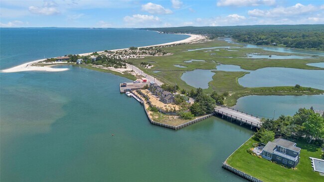 Foto del edificio - 286 Towd Point Rd
