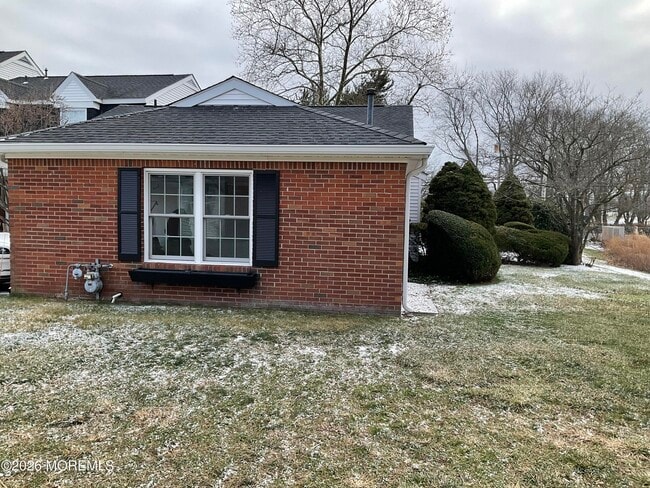 Building Photo - 37 Dogwood Dr