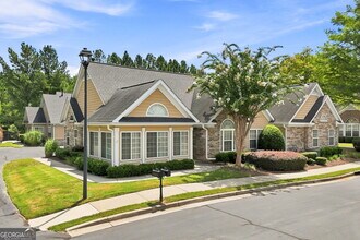 Building Photo - 3204 Village Ln