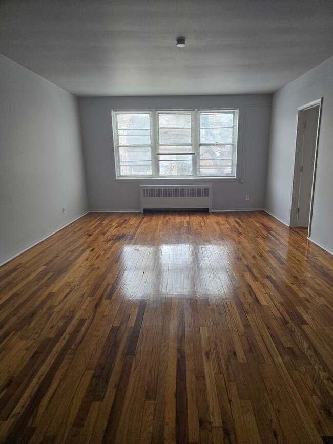 Foto del edificio - 3 bedrooms, 1.5 bathrooms.