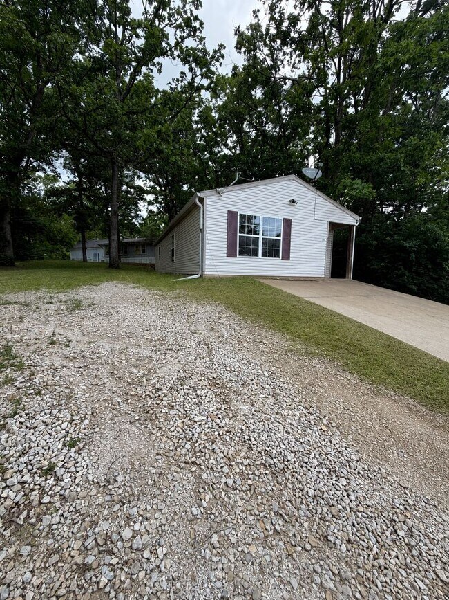 Foto del edificio - 3 Bedroom | 2 Bathroom | 1,100 square feet | Merriam Woods MO!