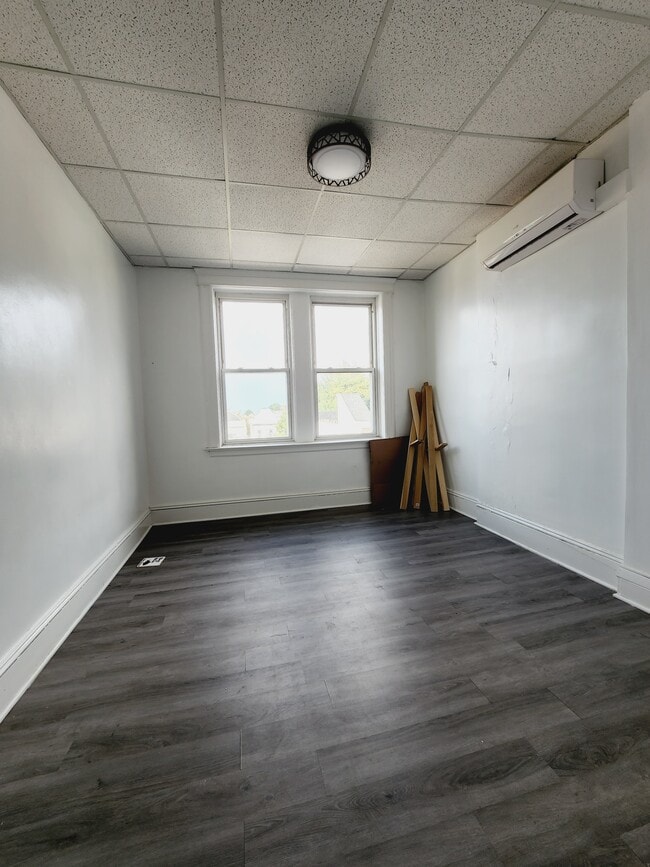 Unit 4L - 261 Hutton St