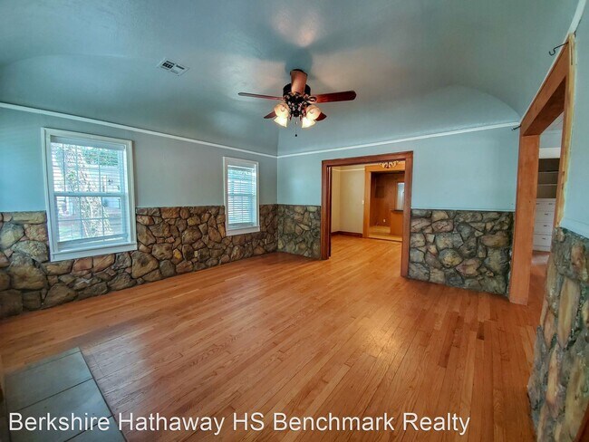 Foto del edificio - 3 br, 2 bath House - 1205 N Broadway