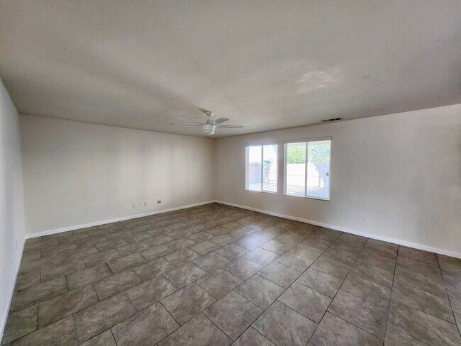 Building Photo - Newer 5 Bedroom home in quiet Lancaster co...