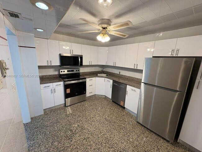 Foto del edificio - 2750 NE 183rd St