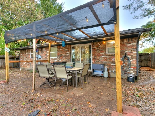 Photo - 605 SW 10th ST Moore, ok 73160 House