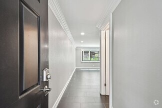 Building Photo - 2942 W Bay Dr