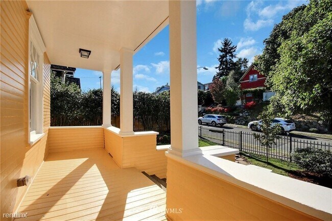 Foto del edificio - 5 br, 2.5 bath House - 3216 22nd Avenue West