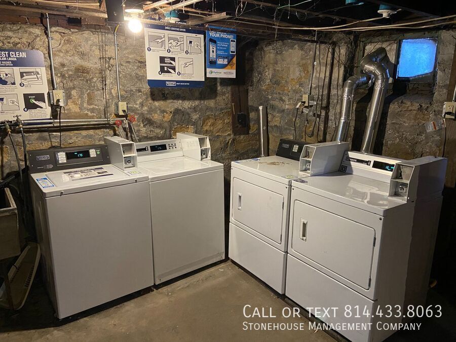 Foto principal - 239 E 10th St