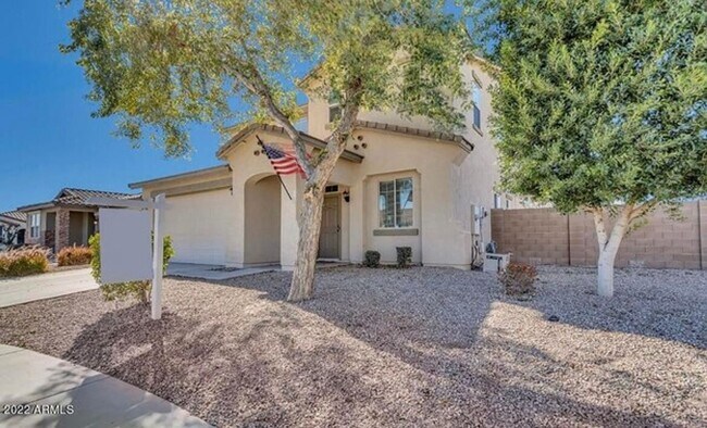 Building Photo - 5 Bedroom, 3 Bath Home in Secluded Neighbo...