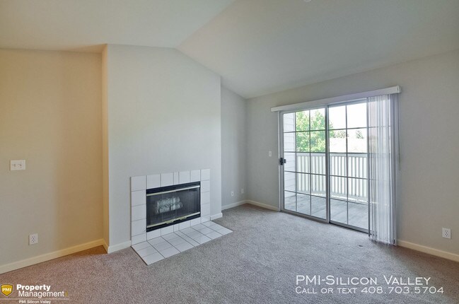 Building Photo - Penthouse Home, Available Now!
