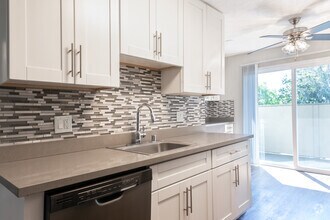 Interior Photo - Park Lafayette