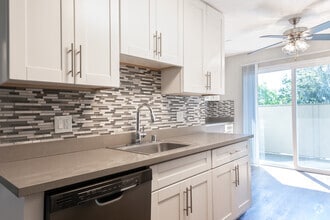 Interior Photo - Park Lafayette