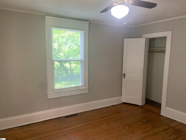 Building Photo - 405 Summit Dr