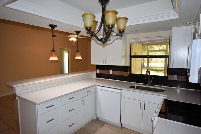 Foto del edificio - Spacious 3BR 2BA Home in Lehigh Acres  REC...