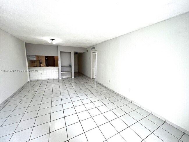 Building Photo - 440 E 23rd St