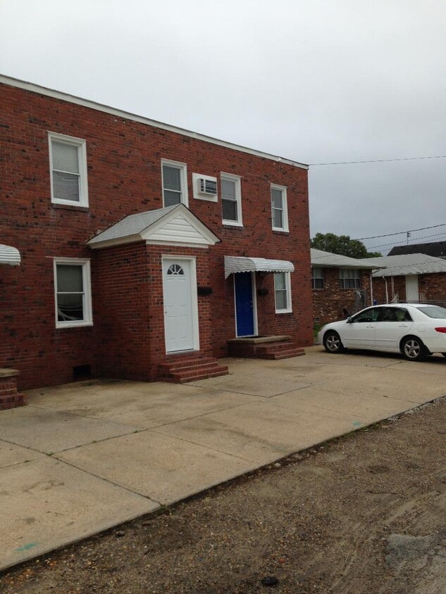 Primary Photo - 9554 19th Bay St