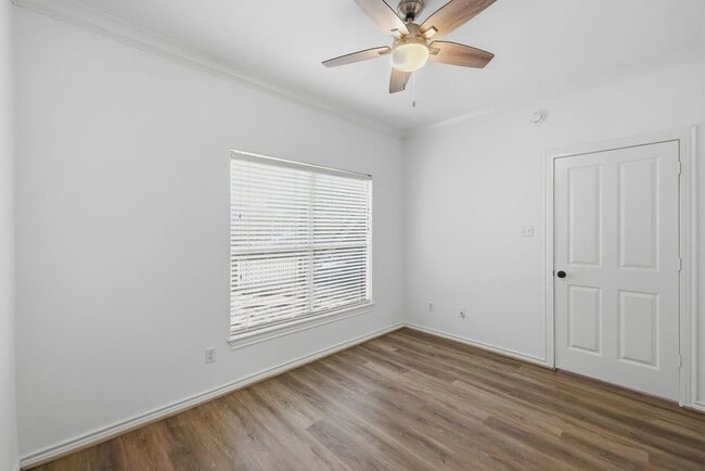 Building Photo - 110 Detering St