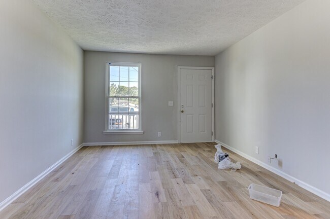 Building Photo - 2326 Brittany Dr