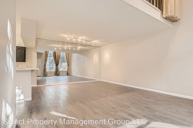 Building Photo - 1 br, 1.5 bath House - 7731 Broadway #28F