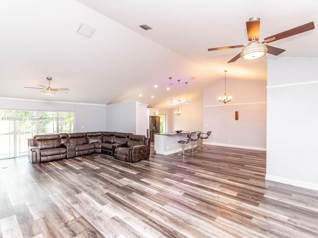 Building Photo - 9939 Majestic Way