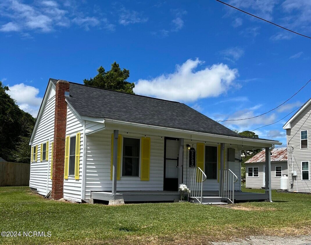 Primary Photo - 3383 W Railroad Blvd
