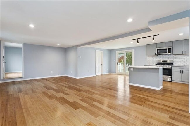 Building Photo - North Hills Area Bungalow