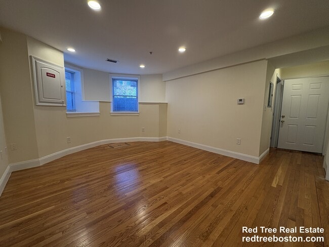 Building Photo - 1801 Beacon St