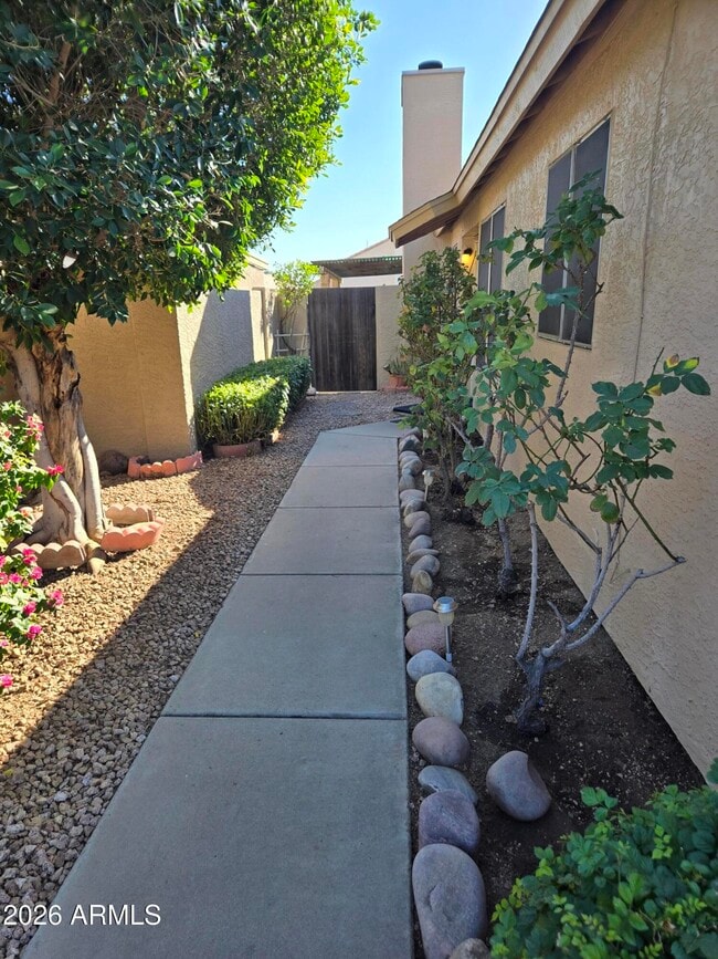 Building Photo - 3033 E Siesta Ln