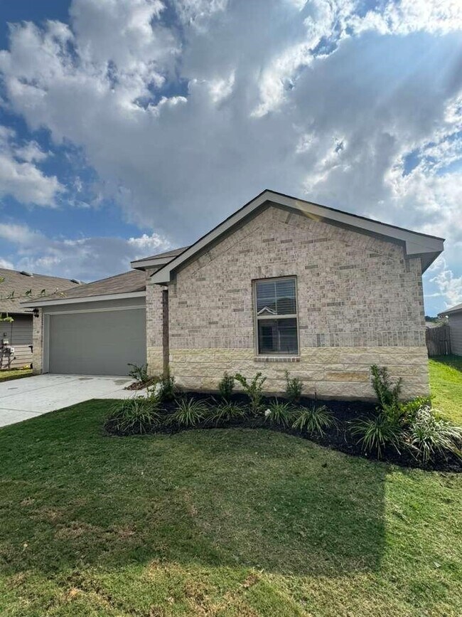 Building Photo - 103 Comal Dr