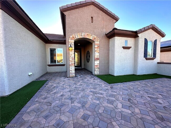 Building Photo - 2373 Black River Falls Dr