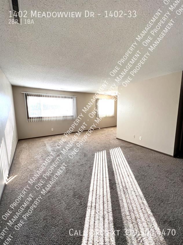 Building Photo - 1402 Meadowview Dr
