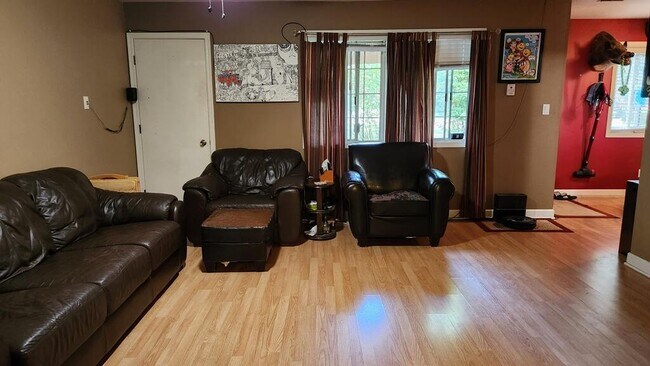 Foto del edificio - 1737 Parknoll Ln