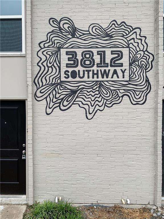 Building Photo - 3812 Southway Dr