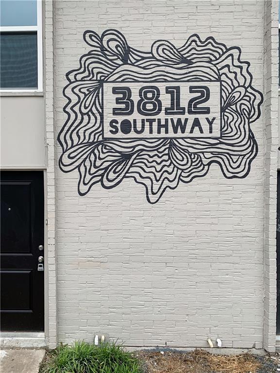 Building Photo - 3812 Southway Dr