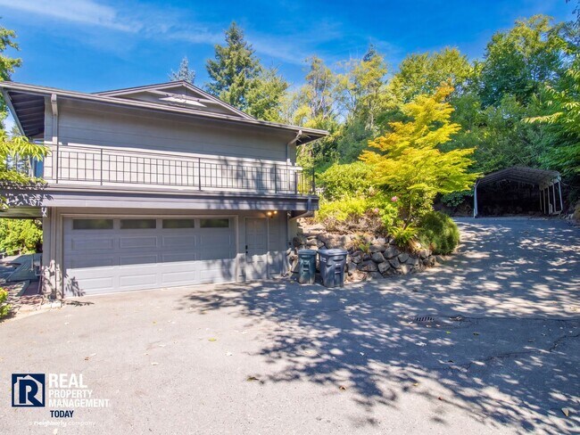 Building Photo - 1531 Vista Dr