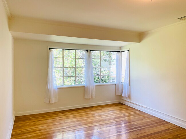 Foto del edificio - 11901 W Sunset Blvd