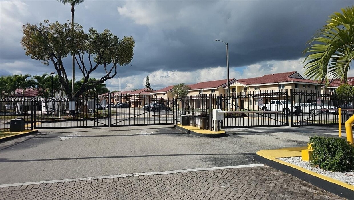 Foto del edificio - 8253 NW 5th Ter