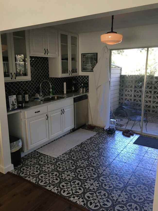Updated kitchen - 1210 Windsor Rd