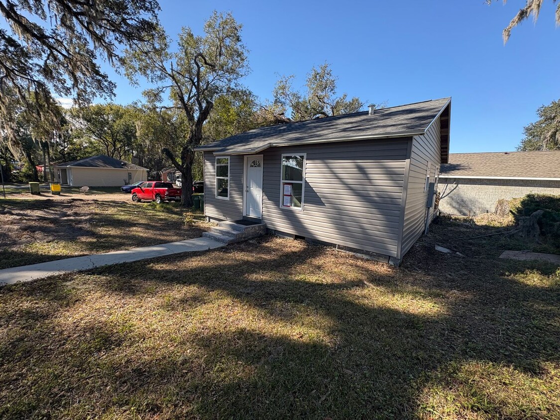 Foto principal - 1-Bed, 1-Bath Standalone Home in Leesburg