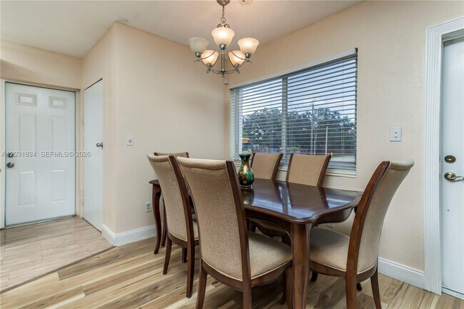 Foto del edificio - 630 NW 199th St