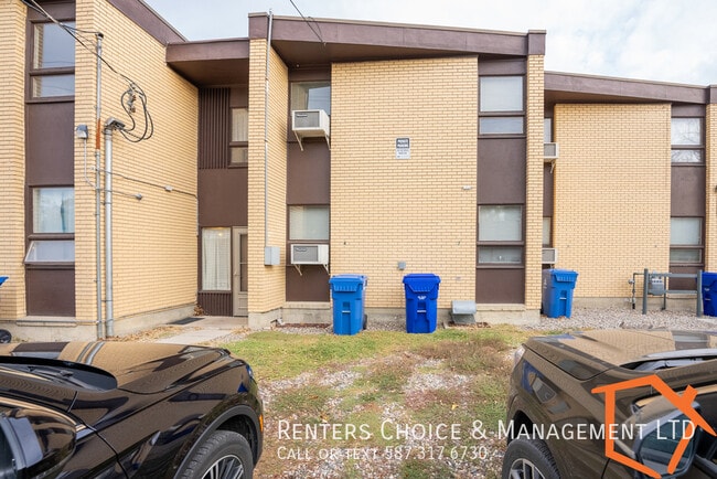 Building Photo - Second Floor Apartment with Assigned Parki...